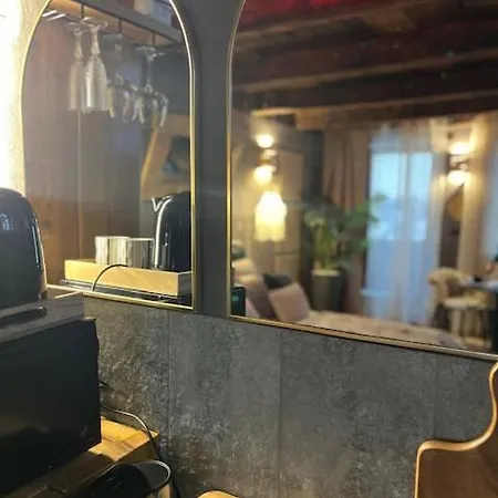 Love hotel 44